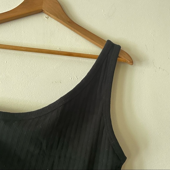 American Eagle Off the shoulder / one shoulder black ribbed crop top - Picture 2 of 4